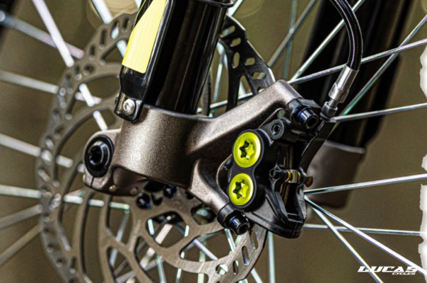 4 pot brake calipers
